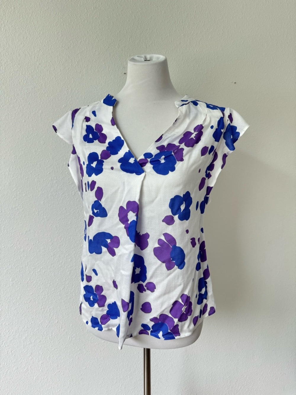 Cabi White Floral Cap-Sleeve Blouse with Blue and Purple Prints